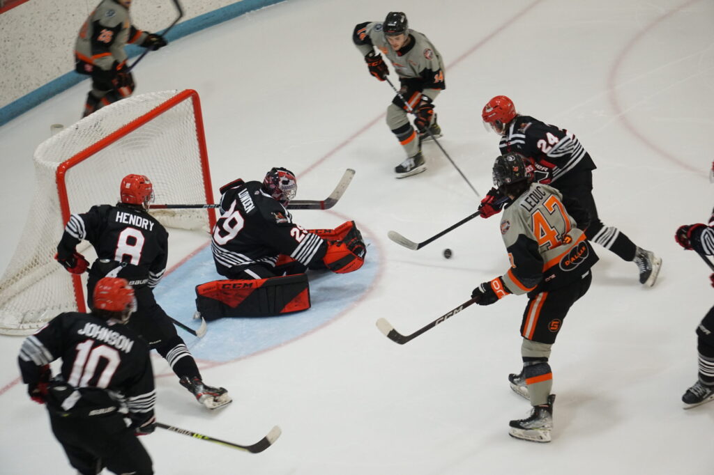 Kam River Rolls, Leads Series 3-0 | Kam River Fighting Walleye
